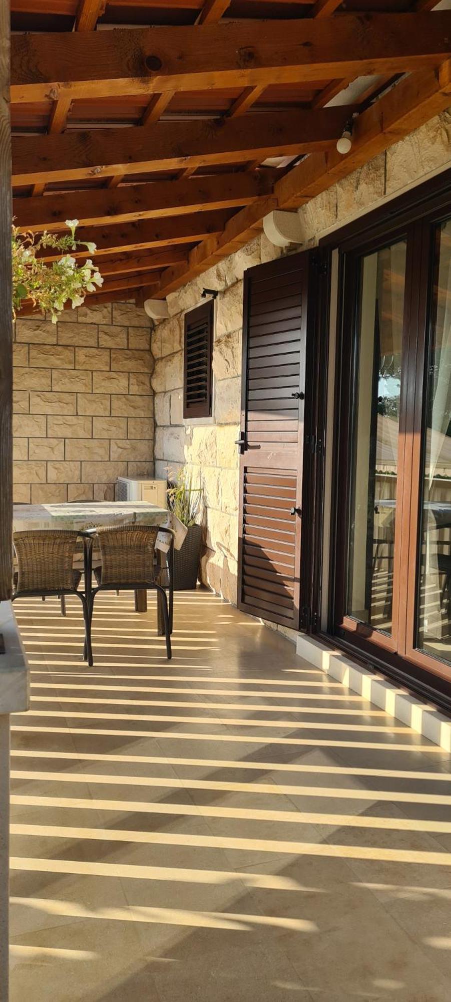 Apartments " Happy Villa " Splitska Ngoại thất bức ảnh