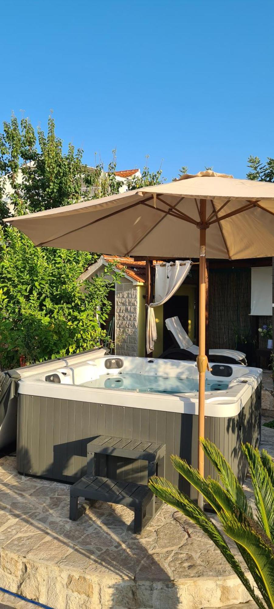 Apartments " Happy Villa " Splitska Ngoại thất bức ảnh